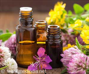 Aromatherapy – Types, Benefits, Safety & Types of Oils