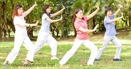 瑜伽、太极或气功可以自然地缓解背部疼痛
