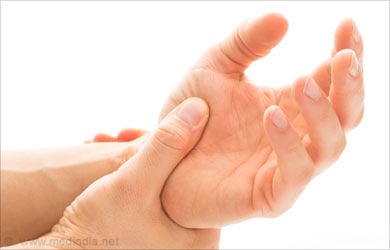 Scaphoid Fracture of The Wrist: Pain and swelling Scaphoid Fracture of The Wrist: Pain and swelling